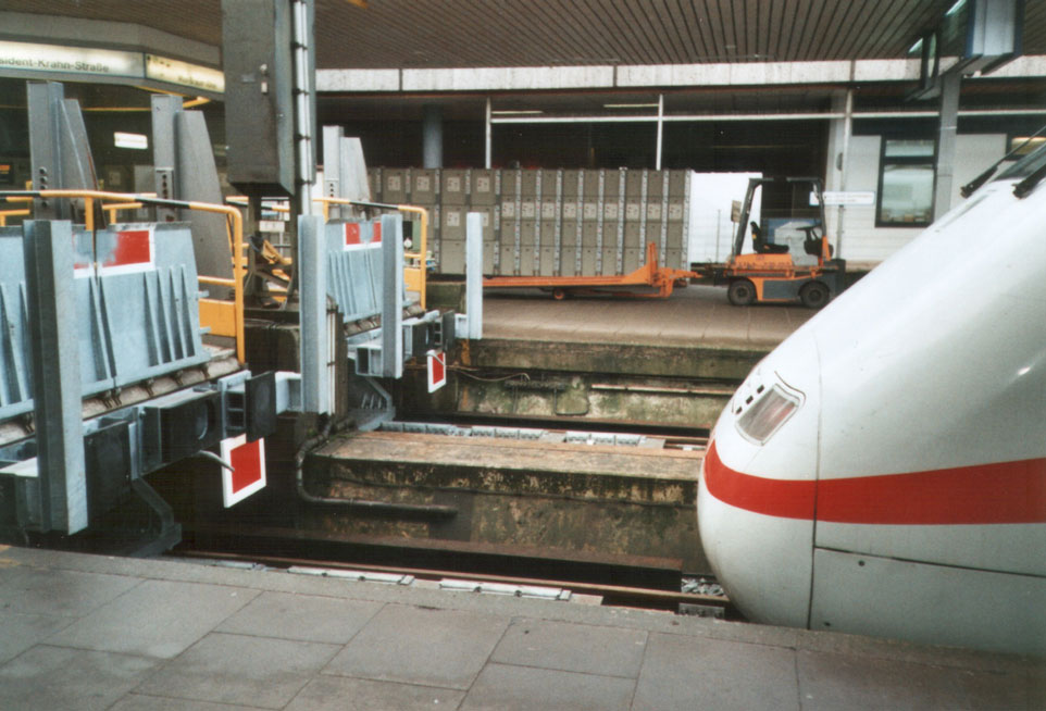 Germany ICE Train with Stacking Platform Panels